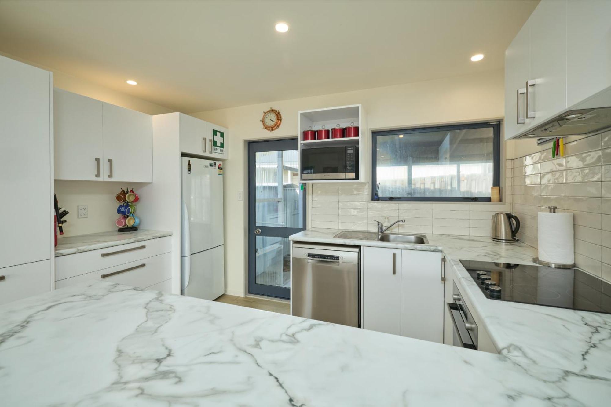 Location With Ocean And Mountain Views Villa Kaikoura Exteriör bild